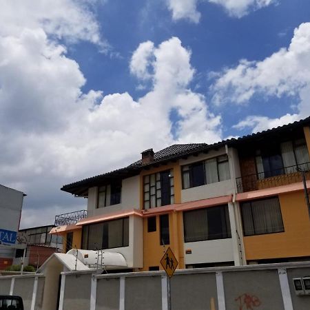 Hostal El Confort Quito Norte Bagian luar foto