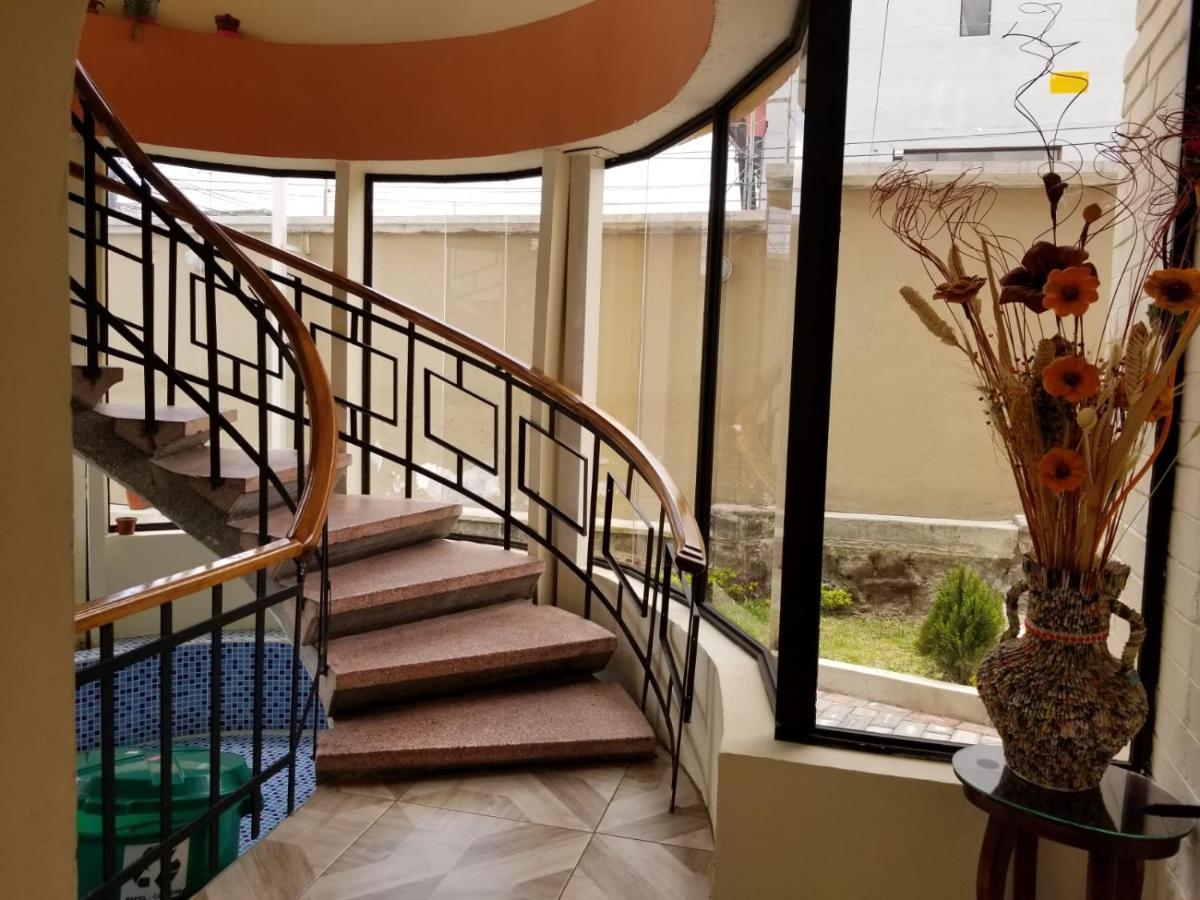 Hostal El Confort Quito Norte Bagian luar foto